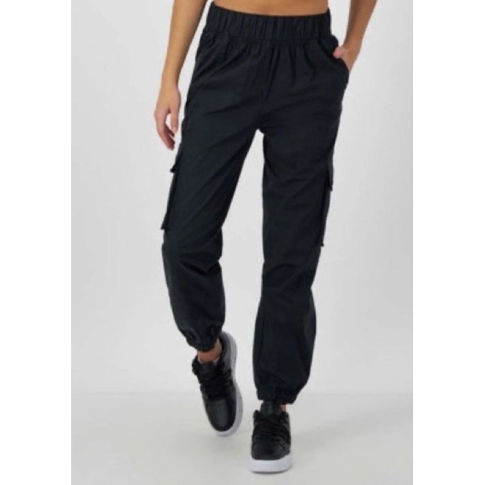 Champion Women's Woven Cargo Pants in Black NWT Small M7137 $65 Cotton Blend
